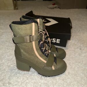 Converse Women’s Gr82 Olive Green Lace-Up Platform Boots 9 EUC